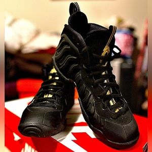 Foam posites: Black / Gold